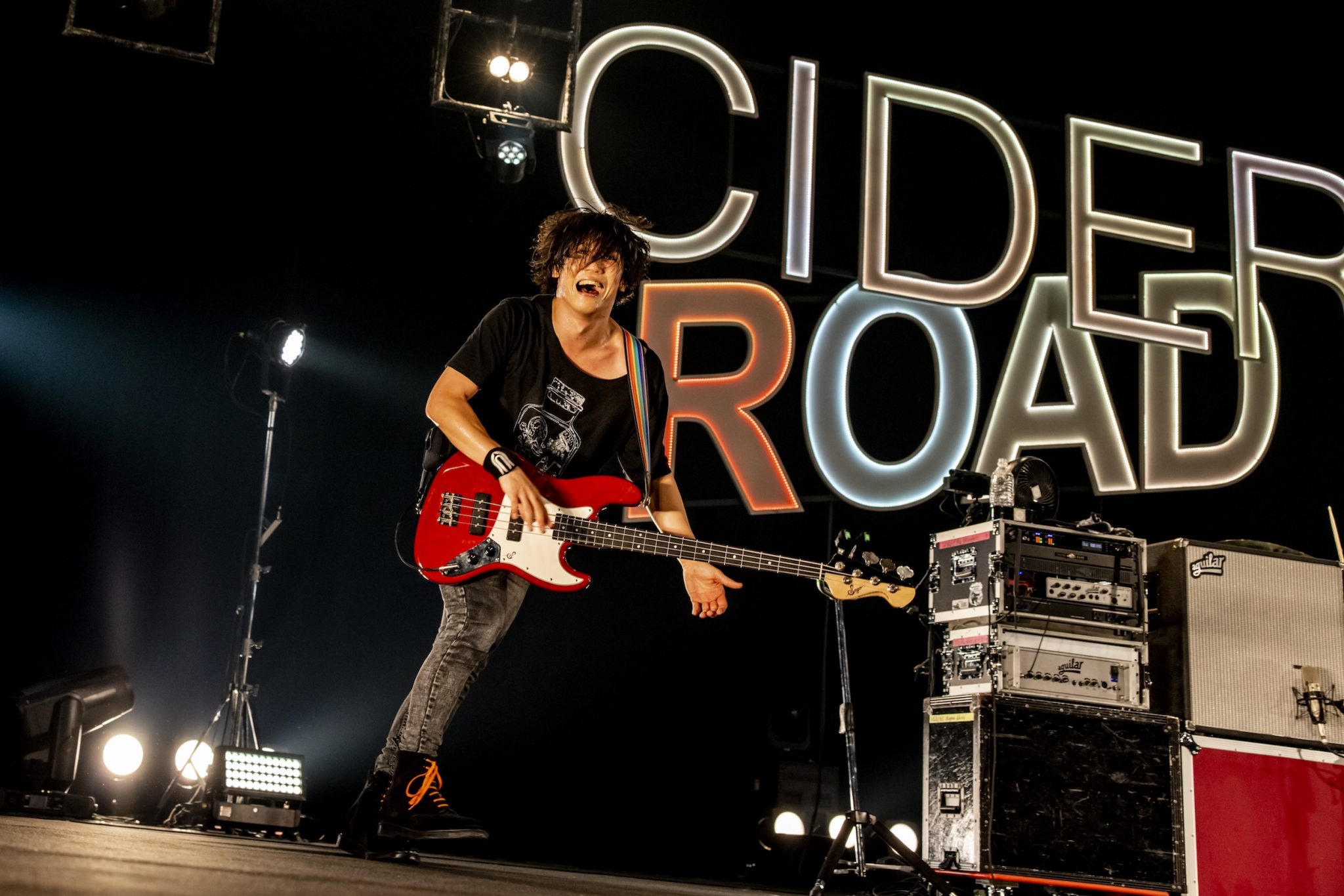 UNISON SQUARE GARDENが4thアルバム『CIDER ROAD』のリバイバルツアーでみせた現在地 | 音楽と人.com