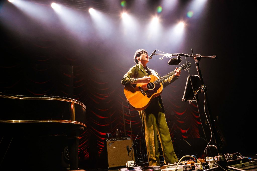 フジファブリック・山内総一郎の生誕祭ライヴで魅せた、彼らの絶対不変の温かさ | 音楽と人.com