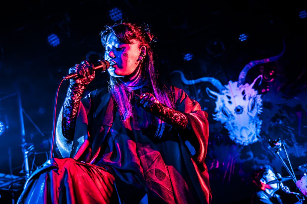 Chevon初のワンマンツアー東京公演。バンドが生み出す熱狂に宿る、切実な思いとは | 音楽と人.com